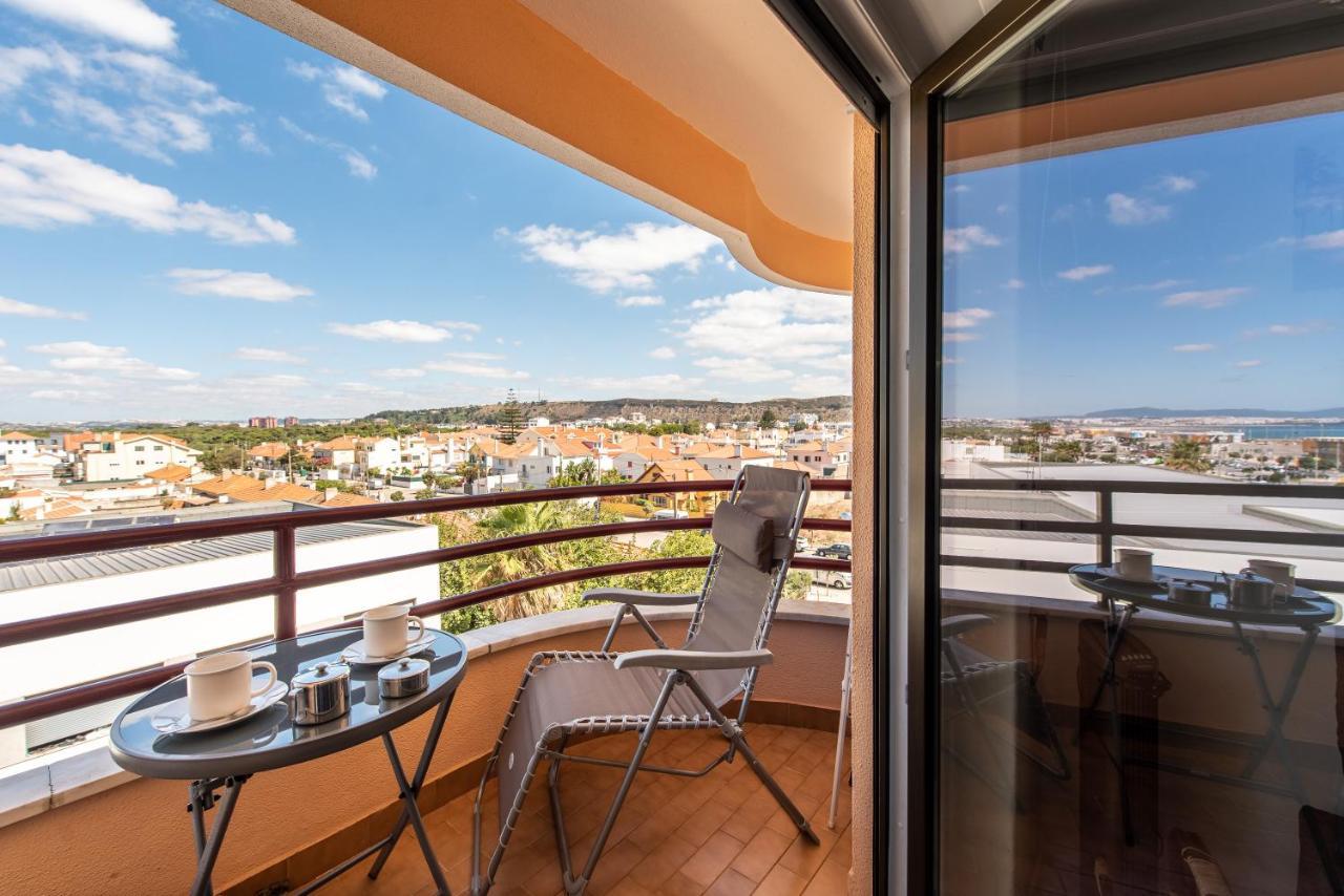 The View - Sea, Surf And Lisbon Apartment Costa da Caparica Bagian luar foto