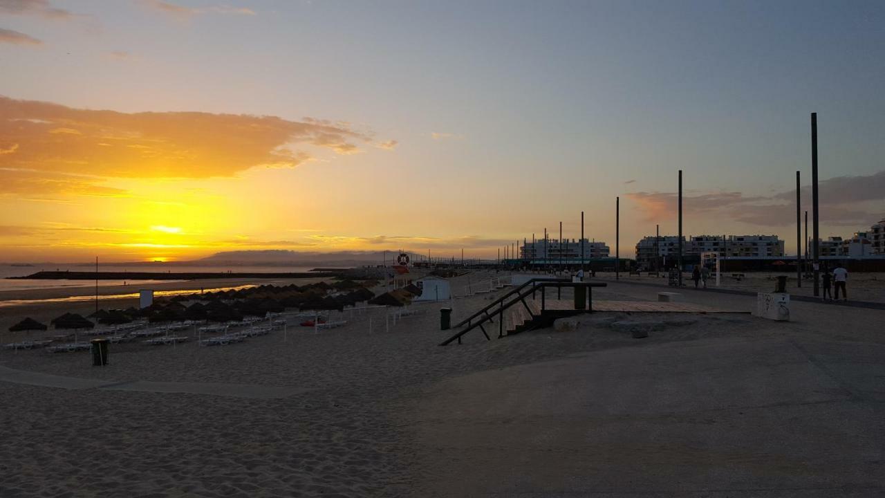 The View - Sea, Surf And Lisbon Apartment Costa da Caparica Bagian luar foto